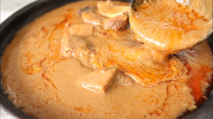 Sauce arachide — sauce aux cacahuètes mijotée avec viande